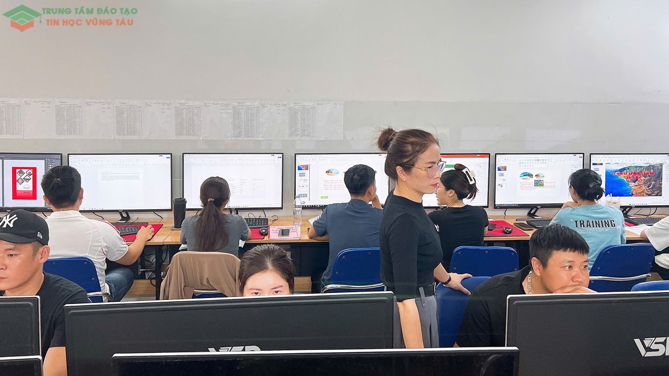 Lớp học tin học ở vũng tàu